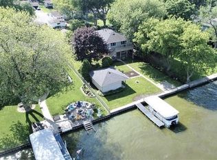 209 N Rushmore Rd, Fox Lake, IL 60020