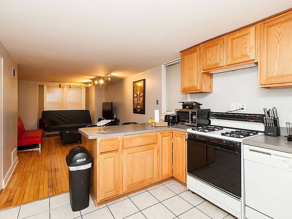 1st image of 3216 N Kenmore Ave #G