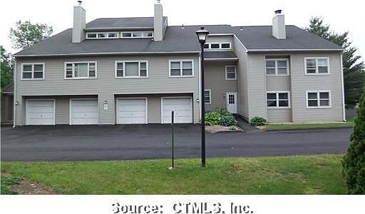 2nd image of 407 Carlton Ln