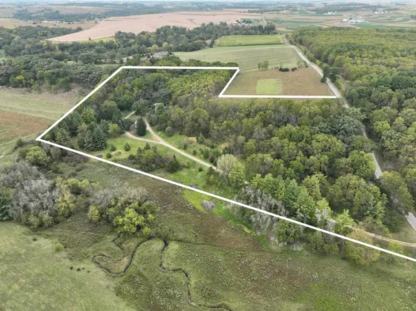 18075 Oneil Rd, Mineral Point, WI 53565
