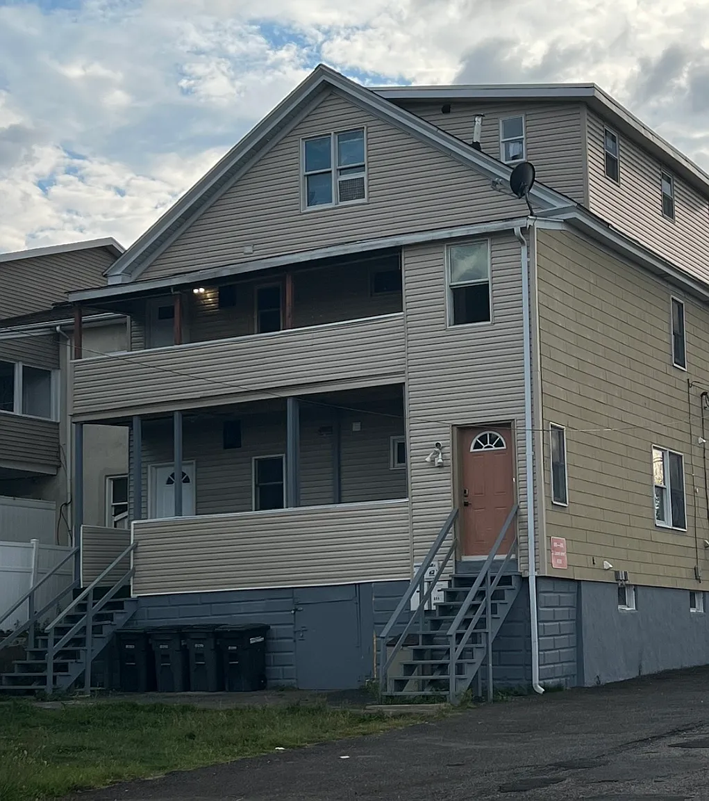 2 bed, 1000 sqft, $1,250 — Photo 1