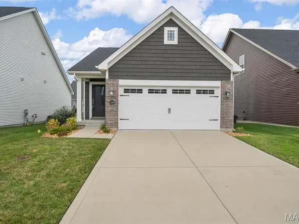 2369 Windswept Farms Dr, Eureka, MO 63025