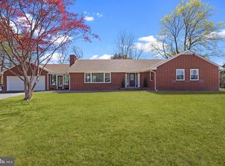 4 Vancza Dr, Columbus, NJ 08022