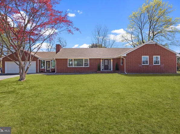 4 Vancza Dr, Columbus, NJ 08022