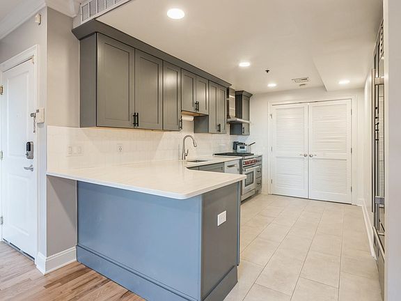 5th image of 63 Sussex St #8