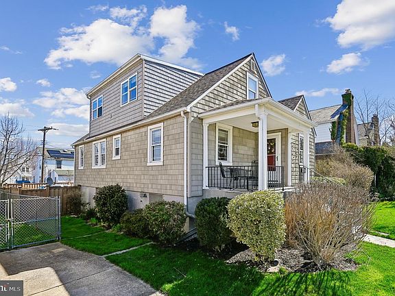 3rd image of 2724 Alden Rd