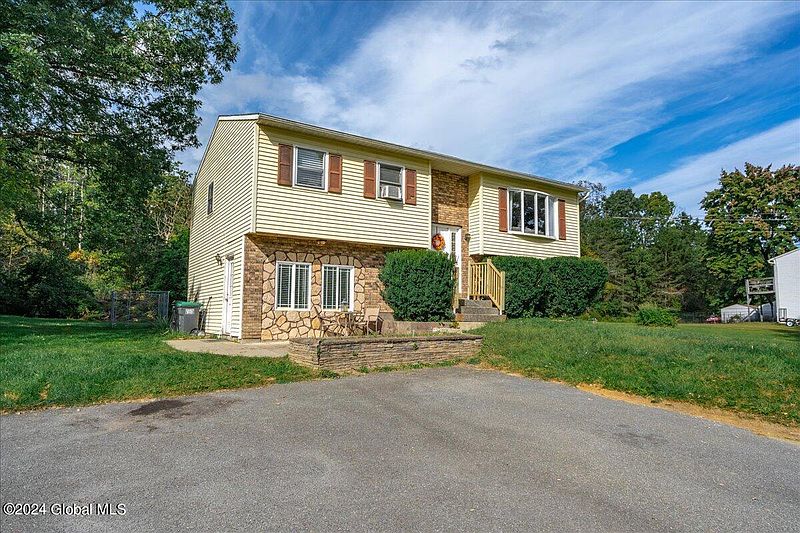 3rd image of 726 Hudson River Road