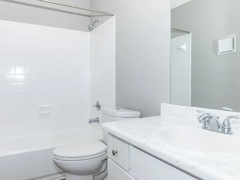Coventry Park Apartments — Photo 16