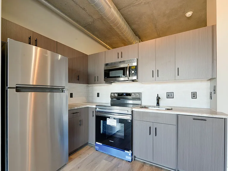 505 E 6th St #815 — Photo 13
