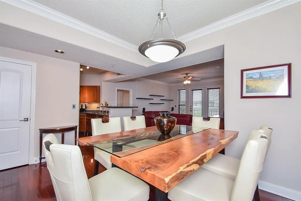 2 bed, 2.0 bath, 1107 sqft, $2,750 — Photo 2