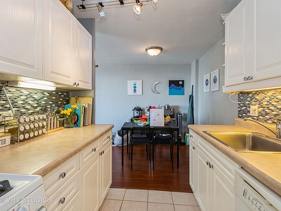 5th image of 3440 N Lake Shore Dr APT 10F