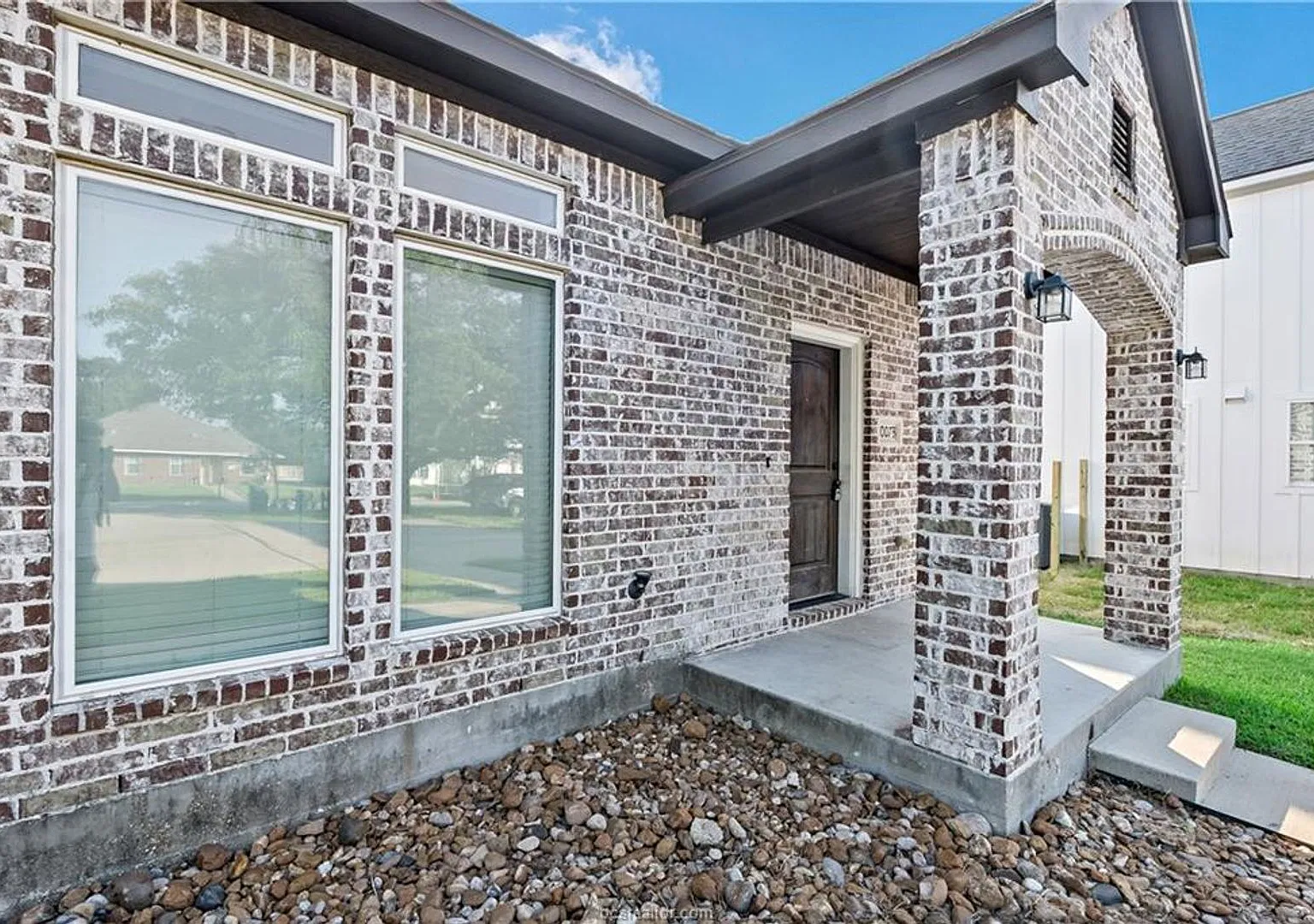 1007 Foster Avenue — Photo 2