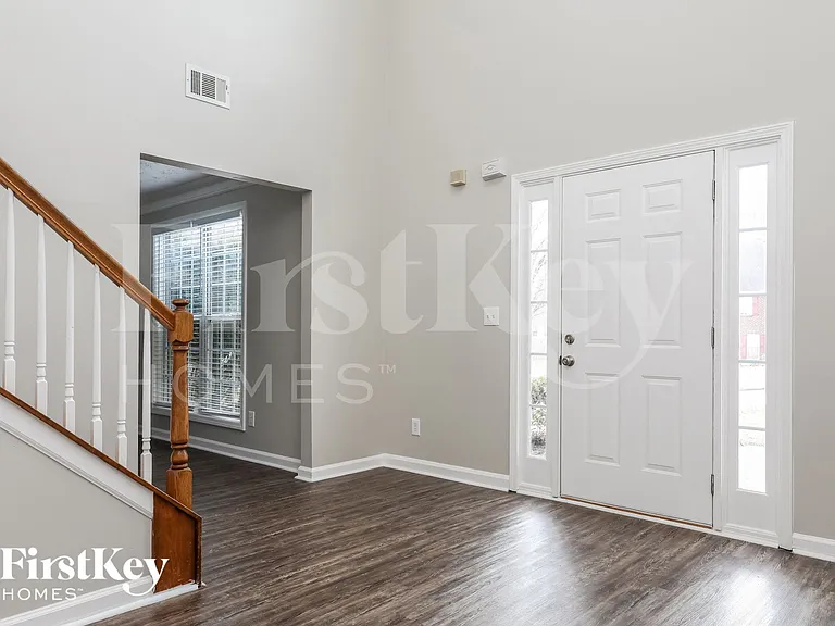 1213 Lakeview Cove Dr — Photo 2
