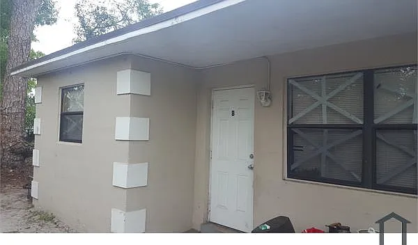 1716 NW 8th Pl