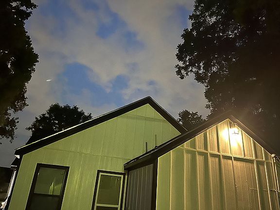 2nd image of 3142 Oakdale St