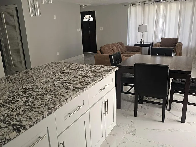 4931A Pompano Dr — Photo 4
