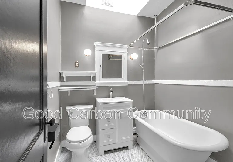 81 Saranac Ave #UPPER — Photo 9