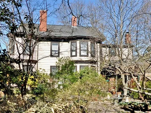 20 Fairway Dr, Barrington, RI 02806