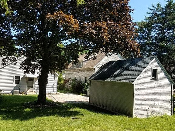 5th image of 1127 E Vienna Ave