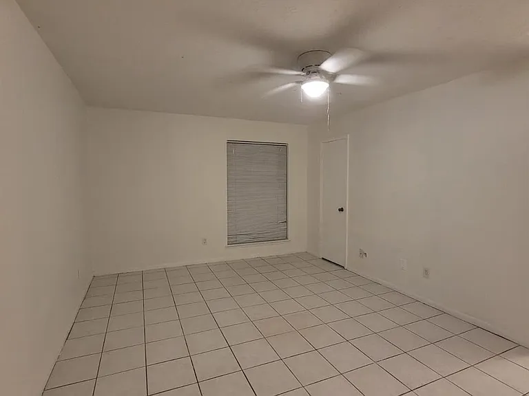 323 Edgeton Ct — Photo 8