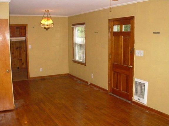 3rd image of 408 W Terrace Ln