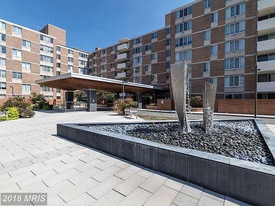 building - front entry/awning & fountain