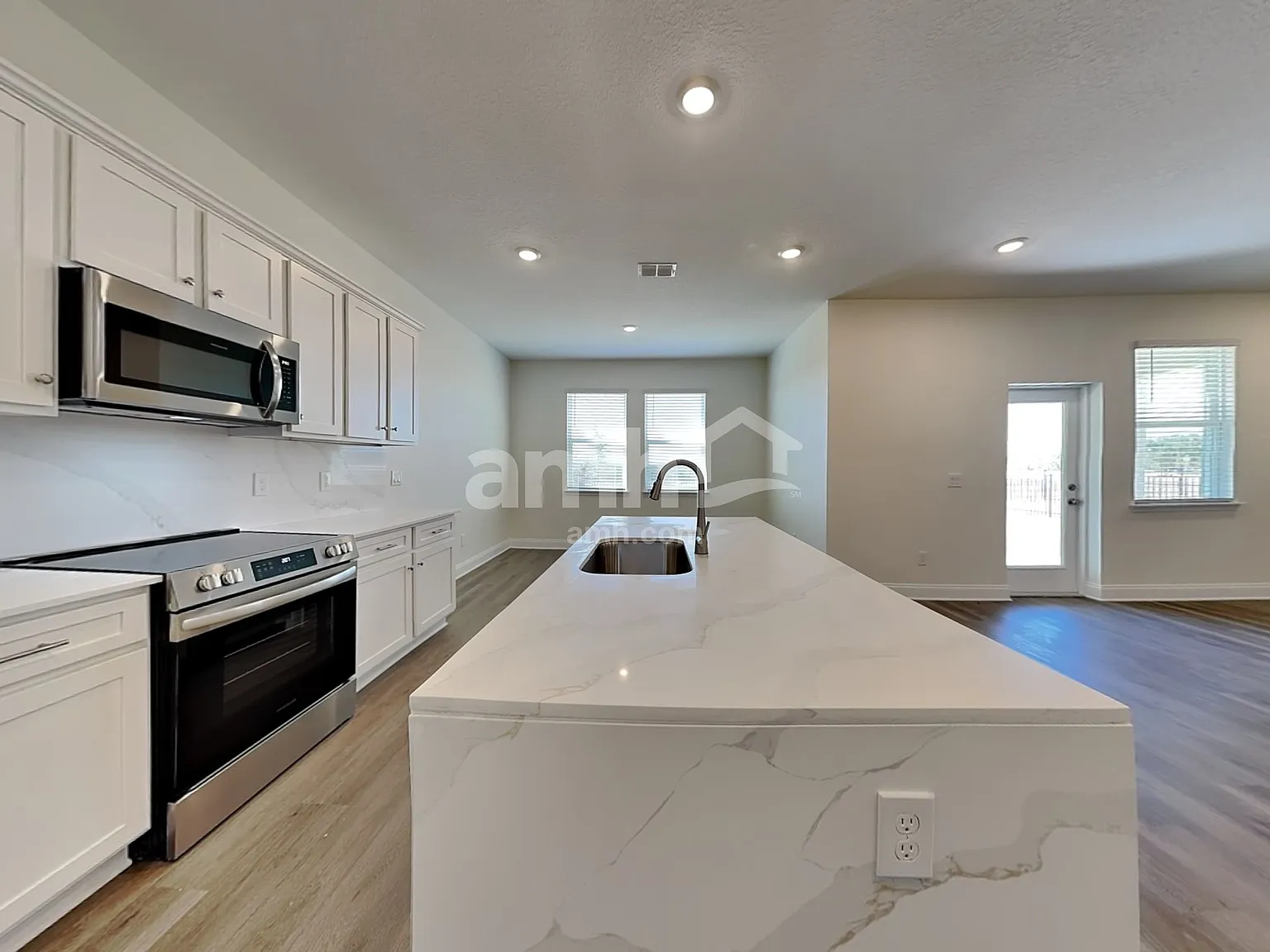 5 bed, 3.0 bath, 2377 sqft, $3,140 — Photo 3