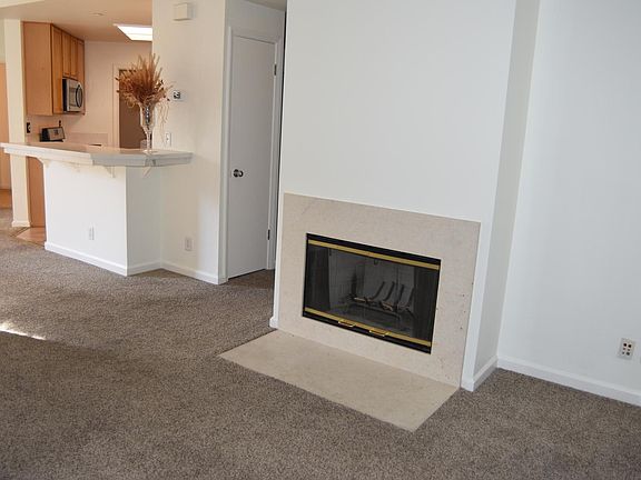 2nd image of 611 Arcadia Ter Unit 204