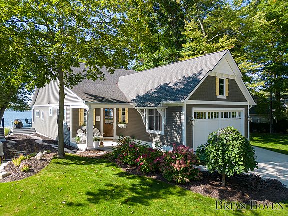 2nd image of 2725 Elmwood Dr