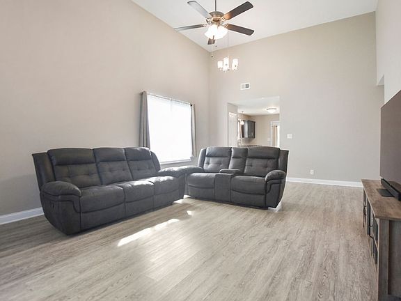 4th image of 853 Lutz Ln