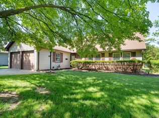 4843 Hyde Park Dr, Troy, MI