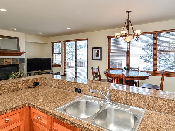 5th image of 25 Oak Ln #25