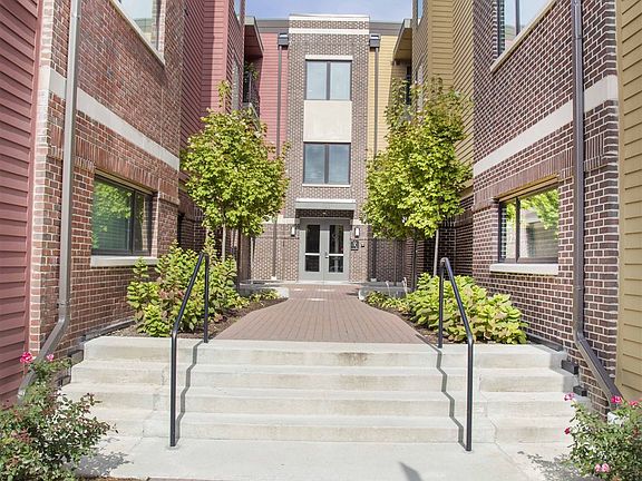 2nd image of 622 E 10th St APT 212