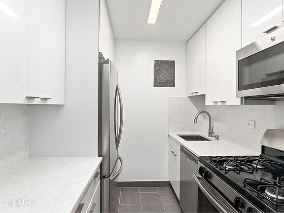 3rd image of 2021 Broadway #22B