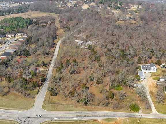 3rd image of 843 Woodcliff Rd #25