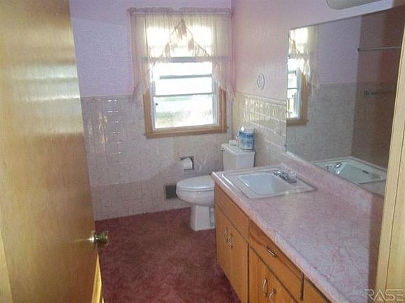 4th image of 208 S Elizabeth Ave