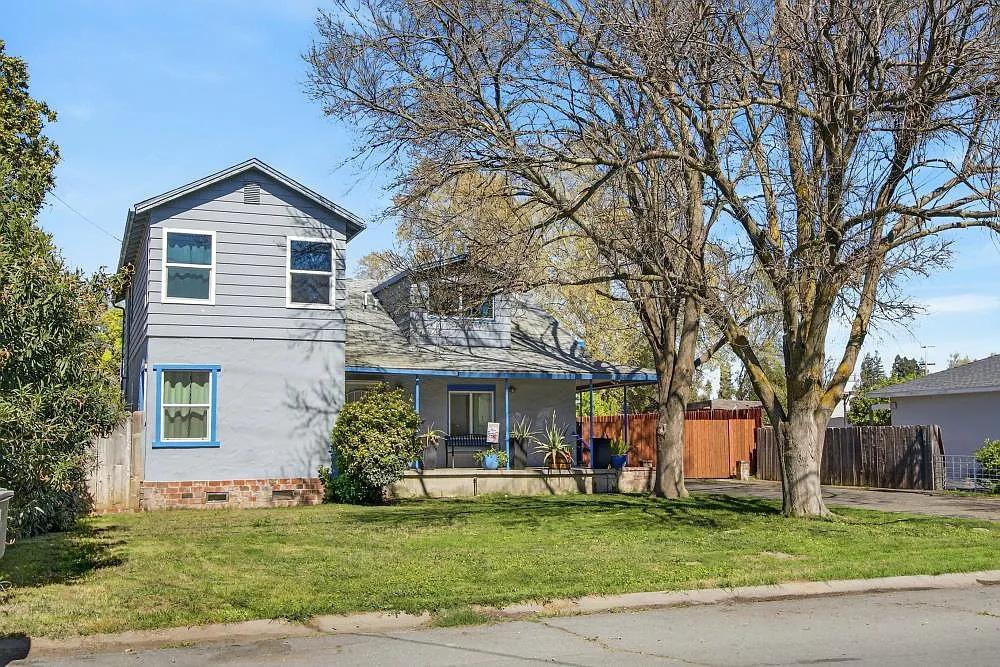 477 Lynn Way photo 1