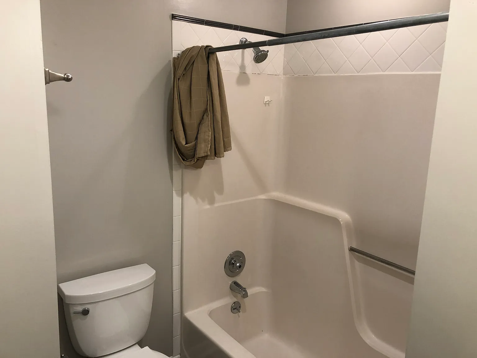 3 bed, 1300 sqft, $2,100 — Photo 4