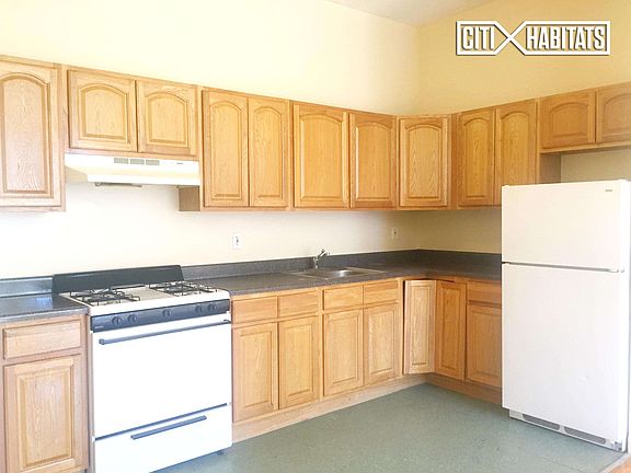 3rd image of 709 Halsey St #1