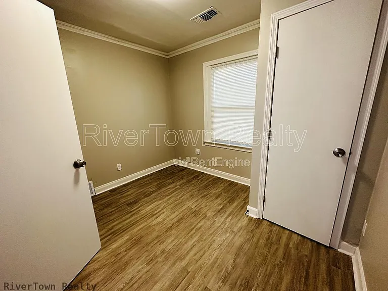 1074 E Walthal Cir — Photo 5