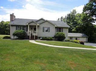 388 Amsterdam Rd, Grove City, PA 16127