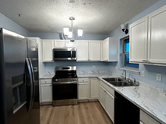 Kitchen is all new floor to ceiling including newrange, dispossal, microwave dishwasher
And lighting.

.