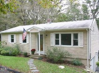 7 Ferris Rd, Newtown, CT 06470