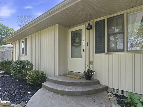 4th image of 208 W Maple Street
