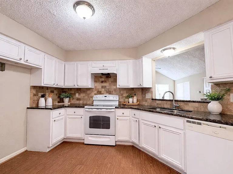 3511 Palm Grove Dr — Photo 4