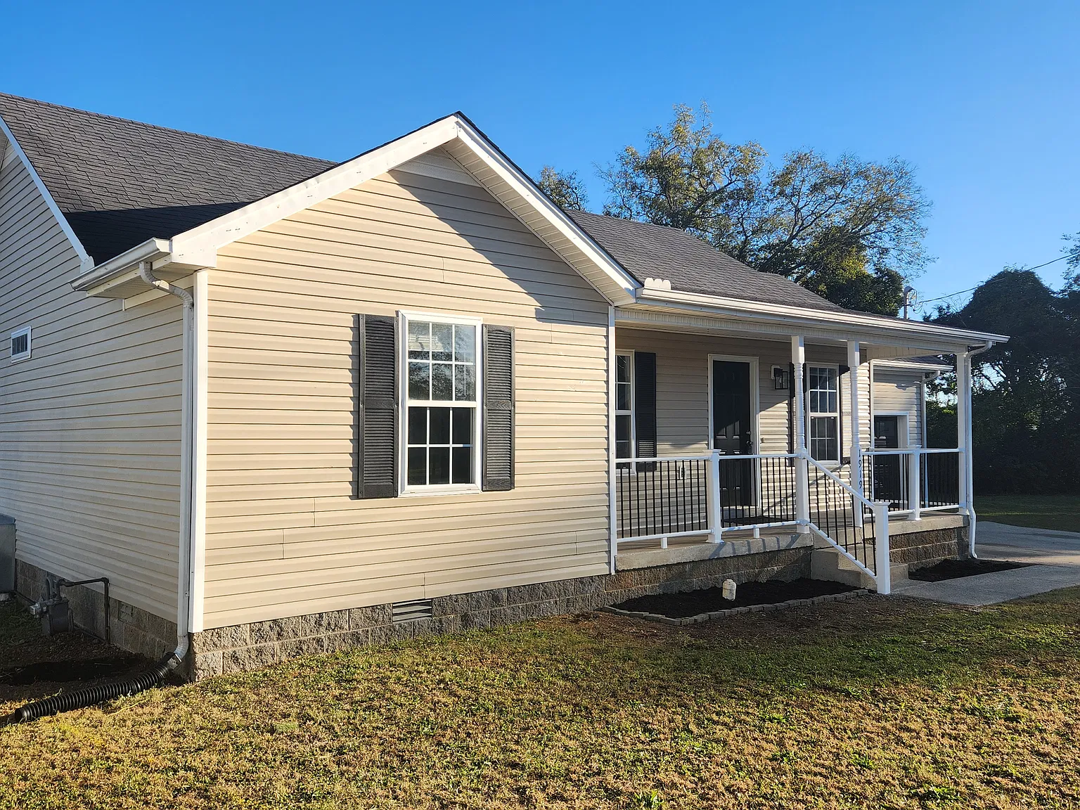 3 bed, 1208 sqft, $2,200 — Photo 2