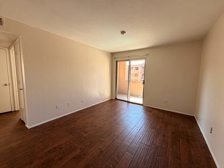1810 E Blacklidge Dr #409 — Photo 12