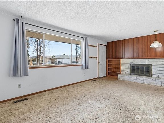 4th image of 702 West Ridge Drive