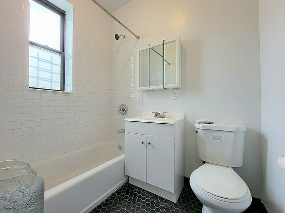 5th image of 3086 32nd St APT 6
