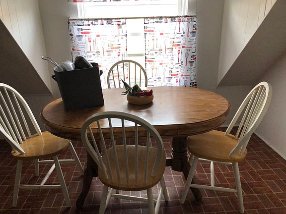 2nd image of 93 Maple St APT 93B